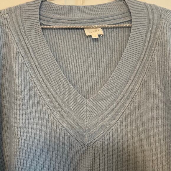 Cyrus light blue, ribbed V-neck sweater size medium - Picture 5 of 15